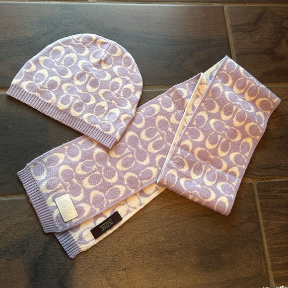 Coach hat and scarf set — used only a couple times and stored in dust pouch. - Picture 1 of 2